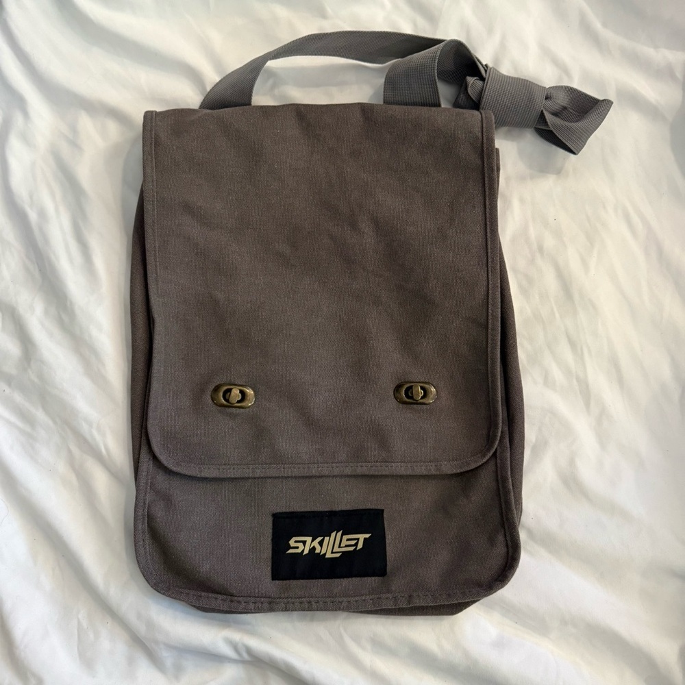 NWOT Skillet Branded Crossbody Messenger Bag Rare